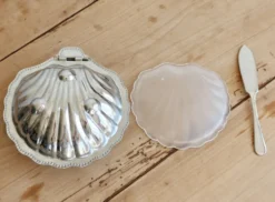 Beurrier vintage coquillage en métal argenté et verre avec couteau - Style