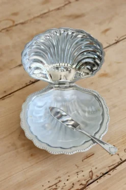 Beurrier vintage coquillage en métal argenté et verre avec couteau - Style