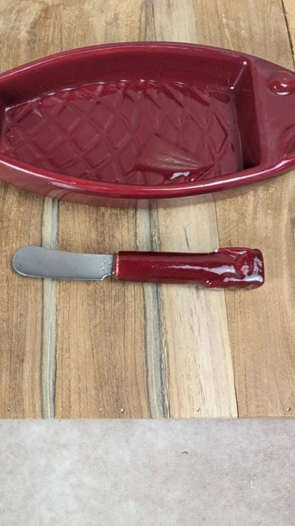 Beurrier vintage en céramique rouge + couteau assorti