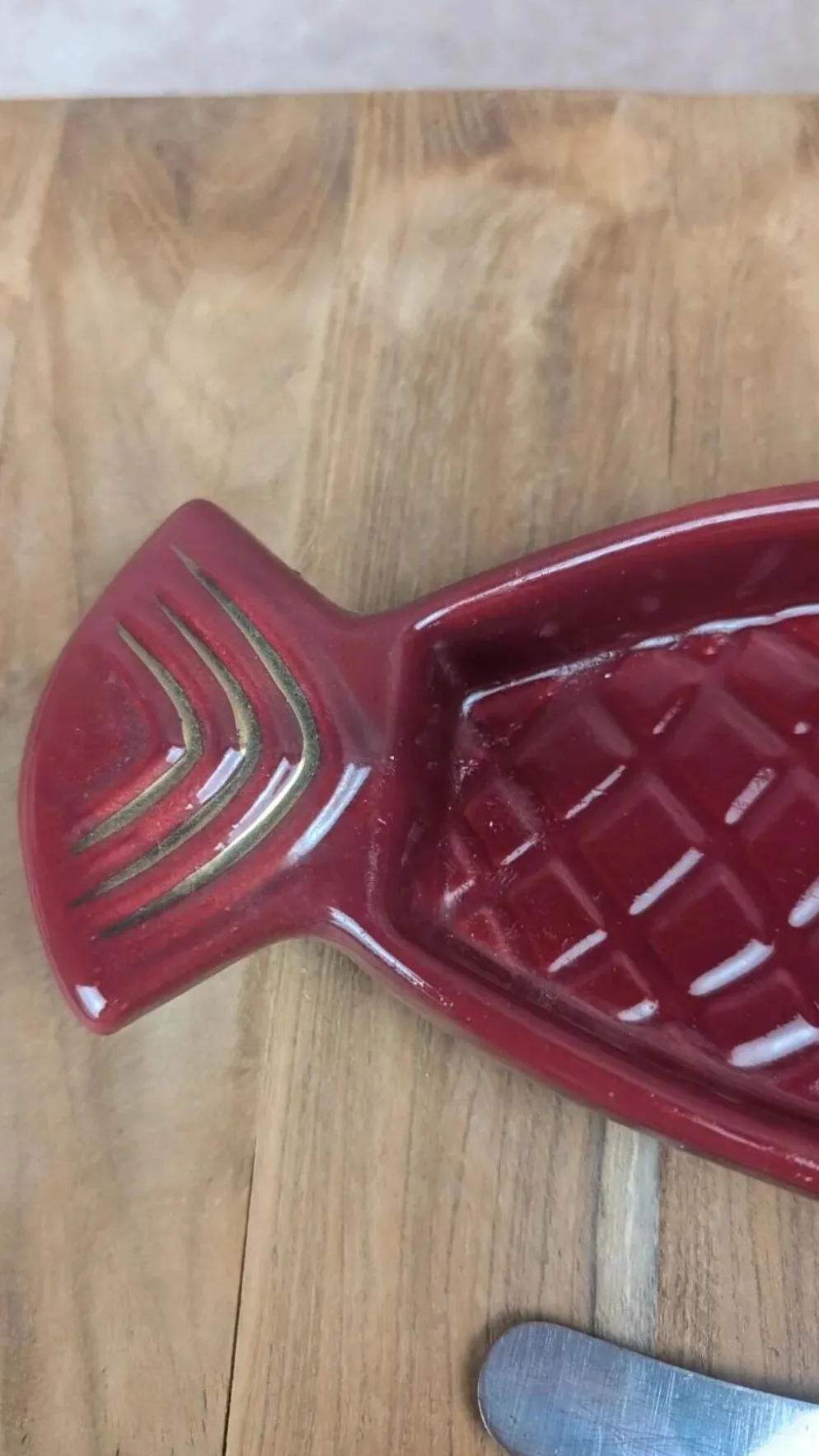 Beurrier vintage en céramique rouge + couteau assorti