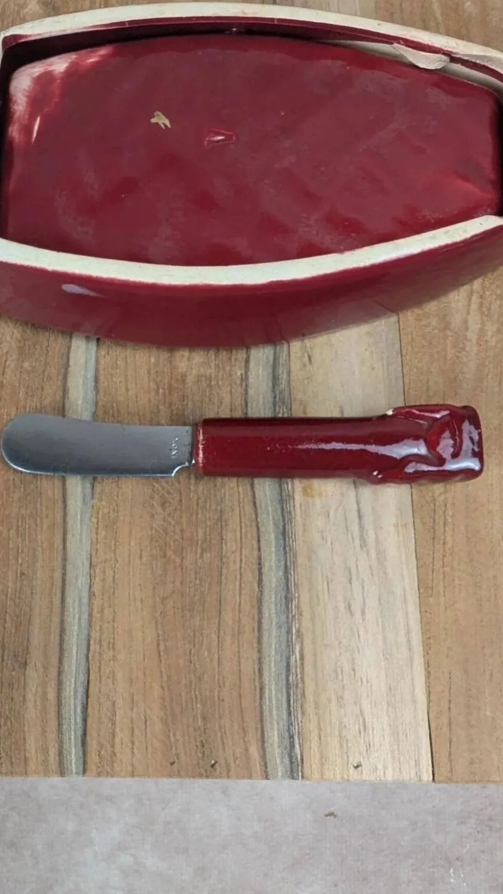 Beurrier vintage en céramique rouge + couteau assorti
