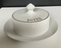 Beurrier vintage en porcelaine émaillée
