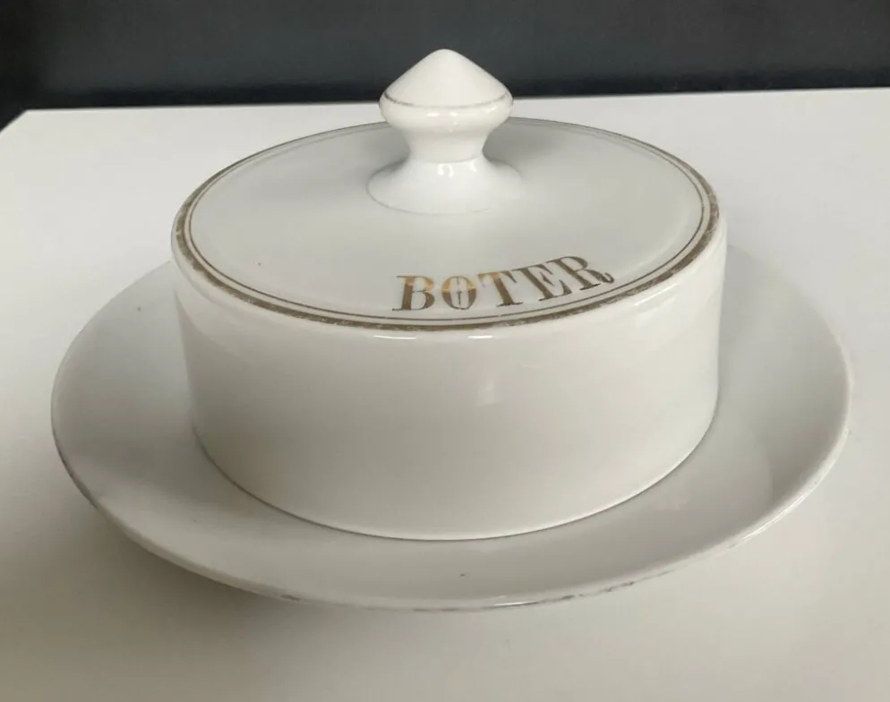Beurrier vintage en porcelaine émaillée