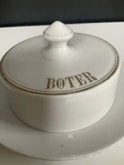 Beurrier vintage en porcelaine émaillée