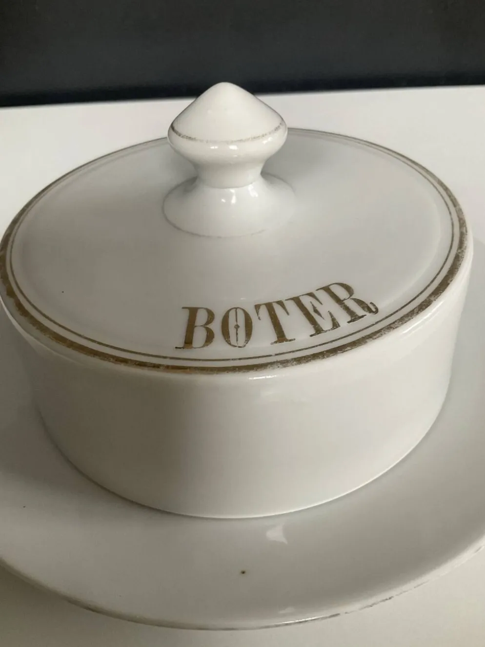 Beurrier vintage en porcelaine émaillée