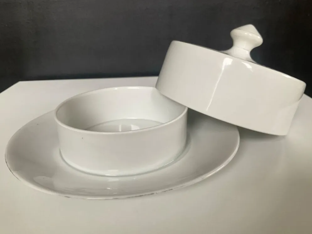 Beurrier vintage en porcelaine émaillée