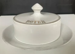 Beurrier vintage en porcelaine émaillée