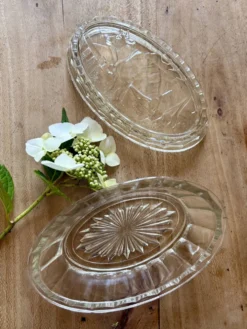 Beurrier vintage en verre à décor de vache