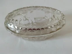 Beurrier vintage en verre pressé décor vache