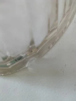 Beurrier vintage en verre pressé décor vache