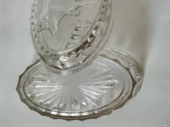 Beurrier vintage en verre pressé décor vache