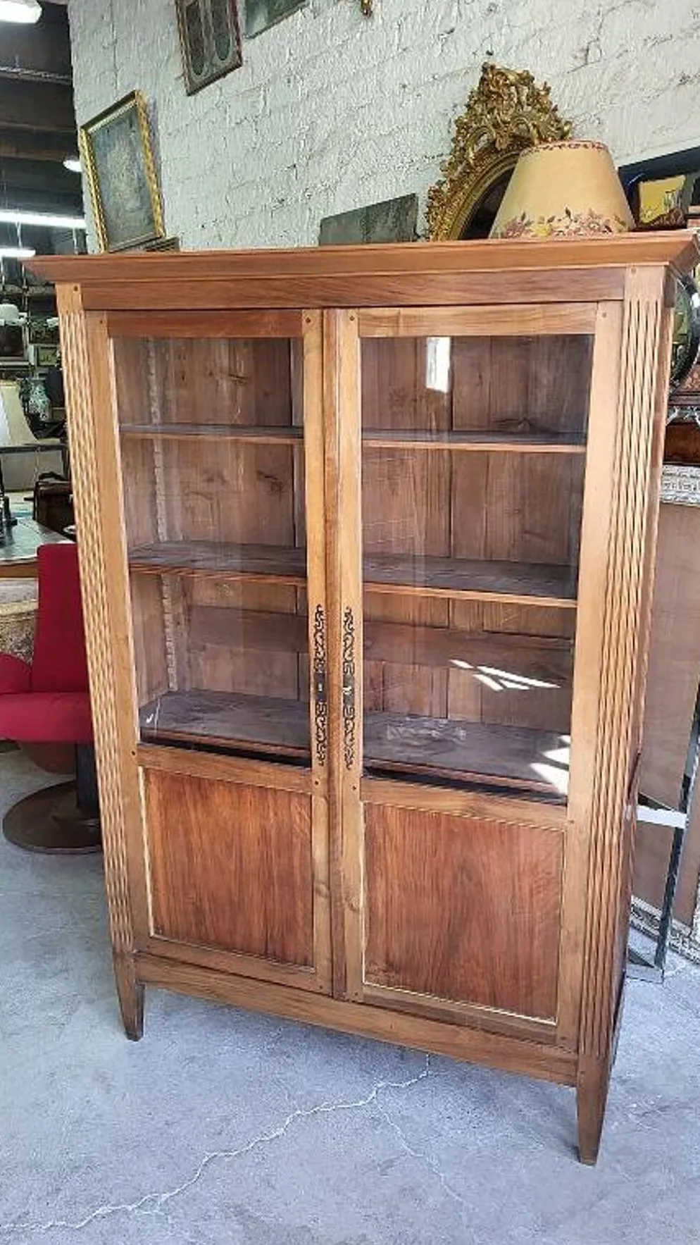 Bibliotheque vitrine style louis xvi 2 portes en noyer