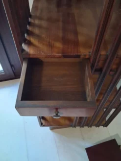 Bibliothèqie tournante sur socle