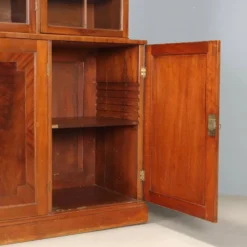 Bibliothèque ancienne en acajou avec verre soufflé, Angleterre, XXe siècle