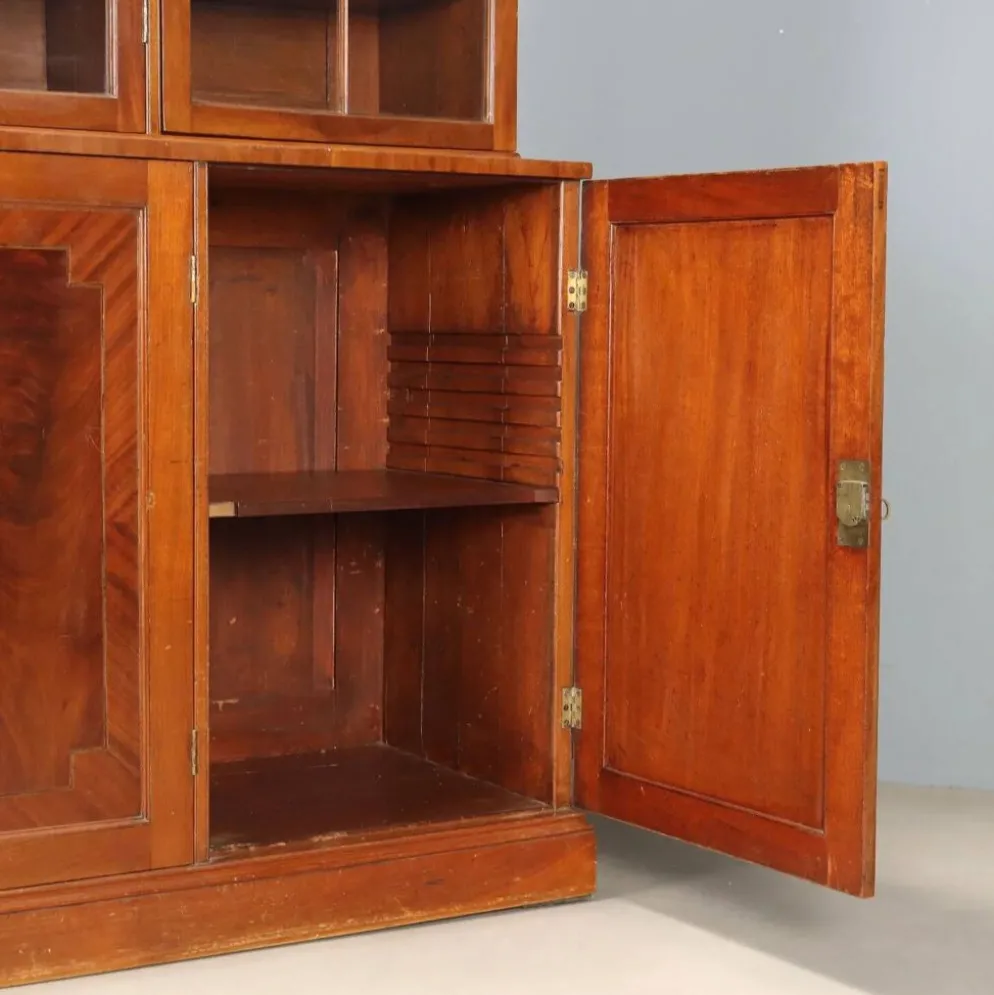 Bibliothèque ancienne en acajou avec verre soufflé, Angleterre, XXe siècle