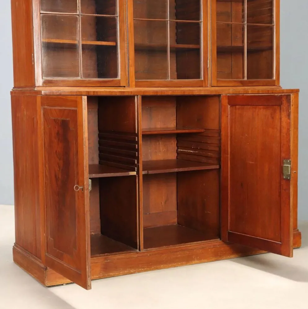 Bibliothèque ancienne en acajou avec verre soufflé, Angleterre, XXe siècle