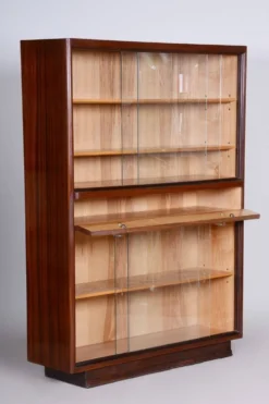 Bibliothèque Art Déco en frêne et acajou, tchèque, années 1940.