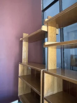 Bibliothèque avec bureau