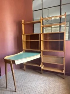 Bibliothèque avec bureau