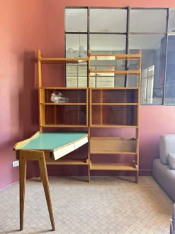 Bibliothèque avec bureau