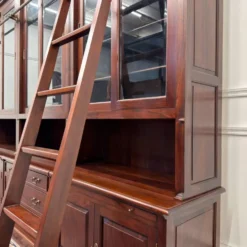 Bibliothèque classique en bois avec vitrine