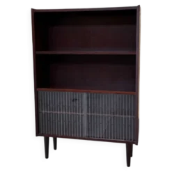 Bibliothèque danoise avec vitrine en verre