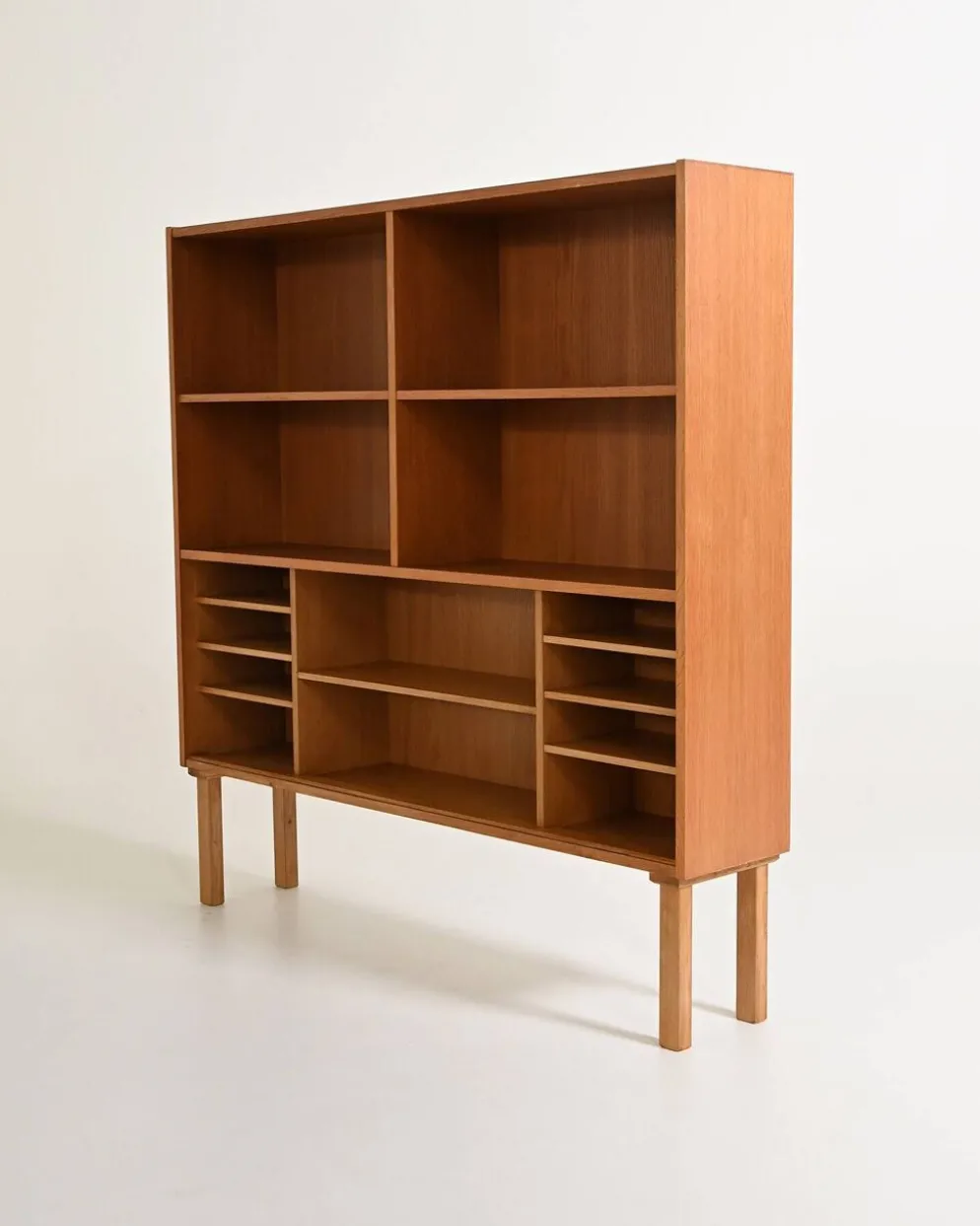 Bibliothèque danoise par Dammand & Rasmussen, années 1960.