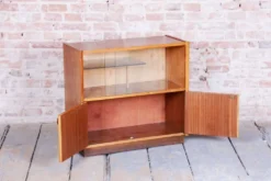 Bibliothèque de milieu de siècle en chêne attribuée à Up Závody, années 1950