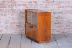 Bibliothèque de milieu de siècle en chêne attribuée à Up Závody, années 1950