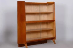 Bibliothèque de style mid-century en chêne avec portes en verre, années 1950