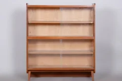 Bibliothèque de style mid-century en chêne avec portes en verre, années 1950