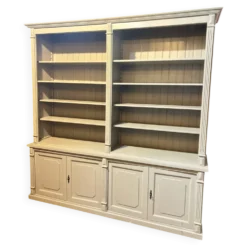 Bibliothèque deux corps , peinte en gris.