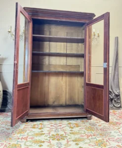 Bibliothèque en acajou flammé d’époque restauration xix eme siècle