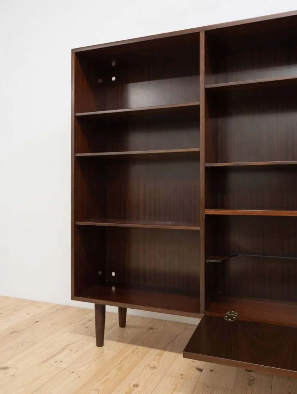 Bibliothèque en acajou modèle 4 par Omann Jun Mobelfabrik, Danemark, années 1970.