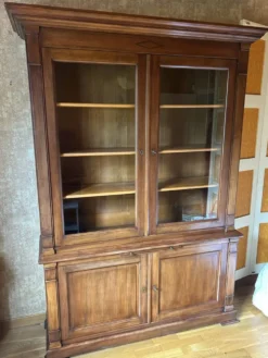 Bibliothèque en bois massif