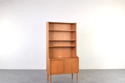 Bibliothèque en chêne danois des années 1960.
