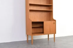 Bibliothèque en chêne danois des années 1960.