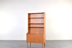 Bibliothèque en chêne danois des années 1960.