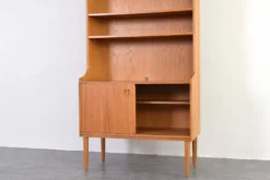Bibliothèque en chêne danois des années 1960.