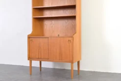 Bibliothèque en chêne danois des années 1960.