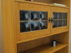 Bibliothèque en chêne Henning Kjærnulf avec portes en verre, danoise des années 1960