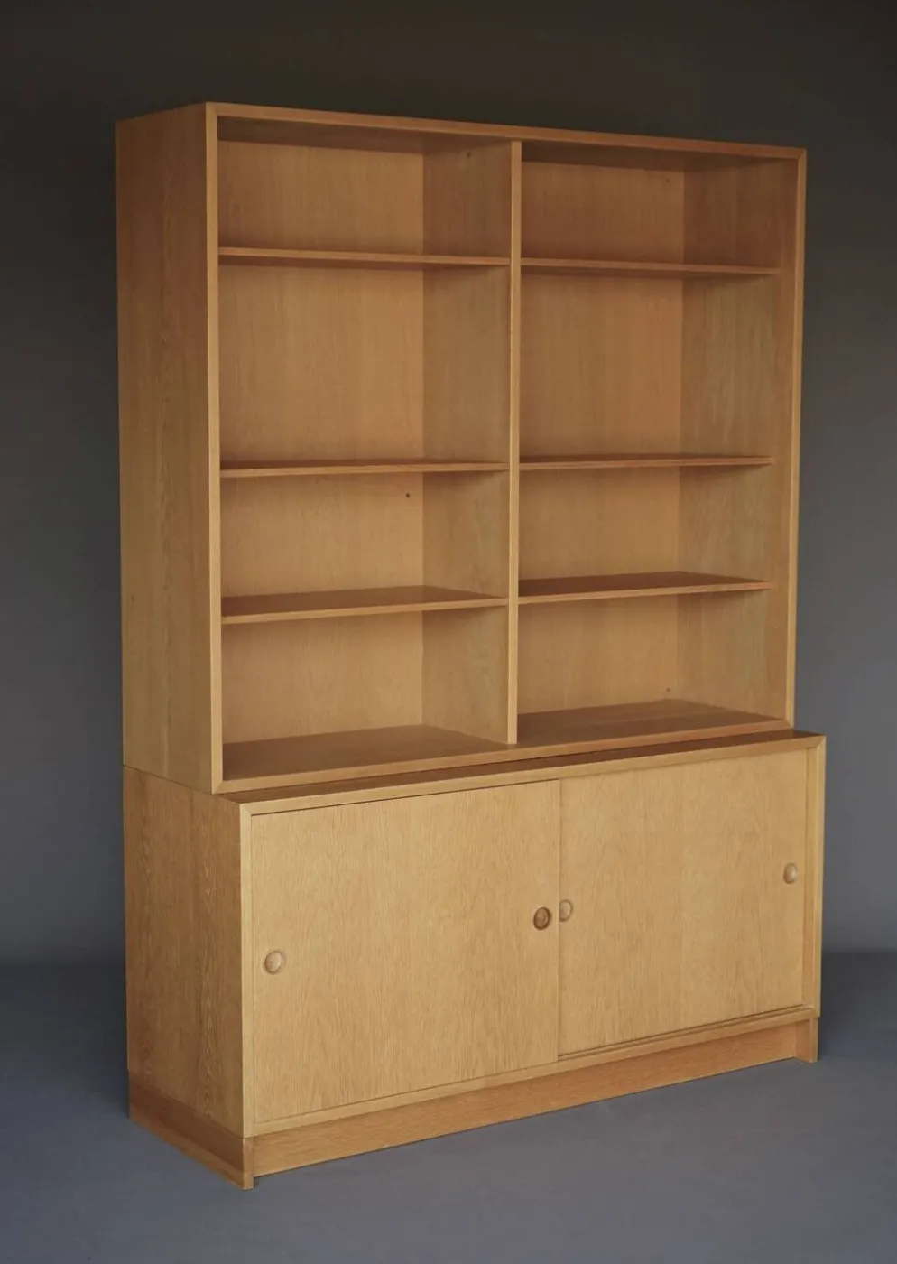 Bibliothèque en chêne par Børge Mogensen pour Karl Andersson & söner. Suède, années 1960.