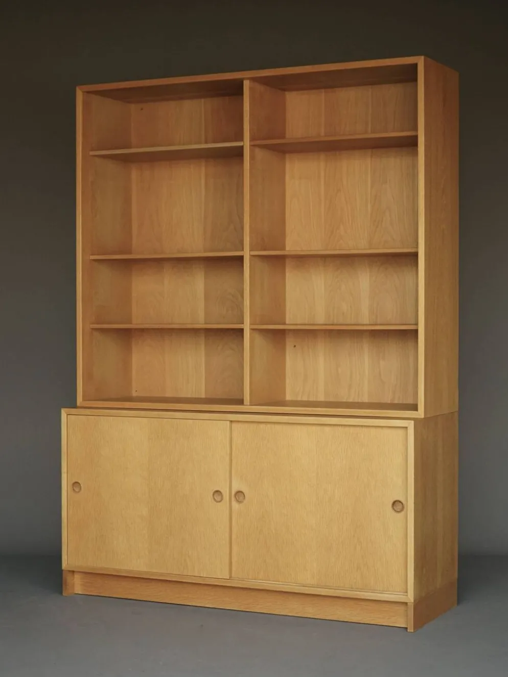 Bibliothèque en chêne par Børge Mogensen pour Karl Andersson & söner. Suède, années 1960.