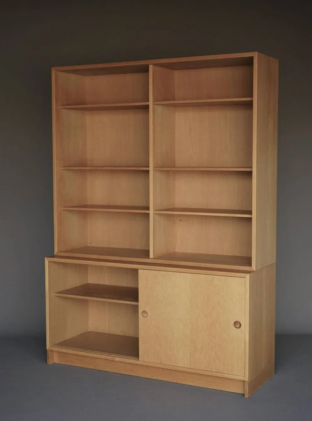 Bibliothèque en chêne par Børge Mogensen pour Karl Andersson & söner. Suède, années 1960.