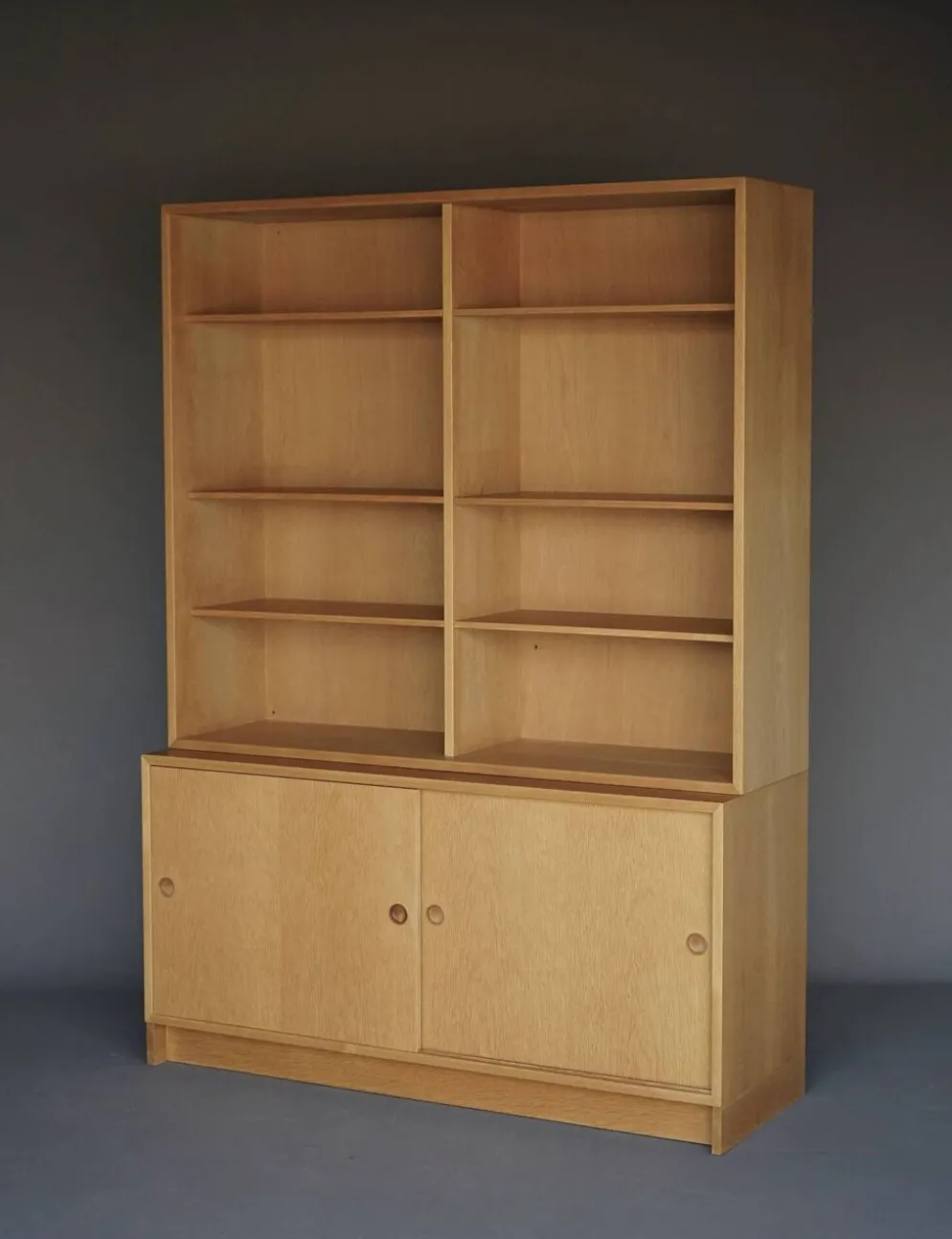 Bibliothèque en chêne par Børge Mogensen pour Karl Andersson & söner. Suède, années 1960.