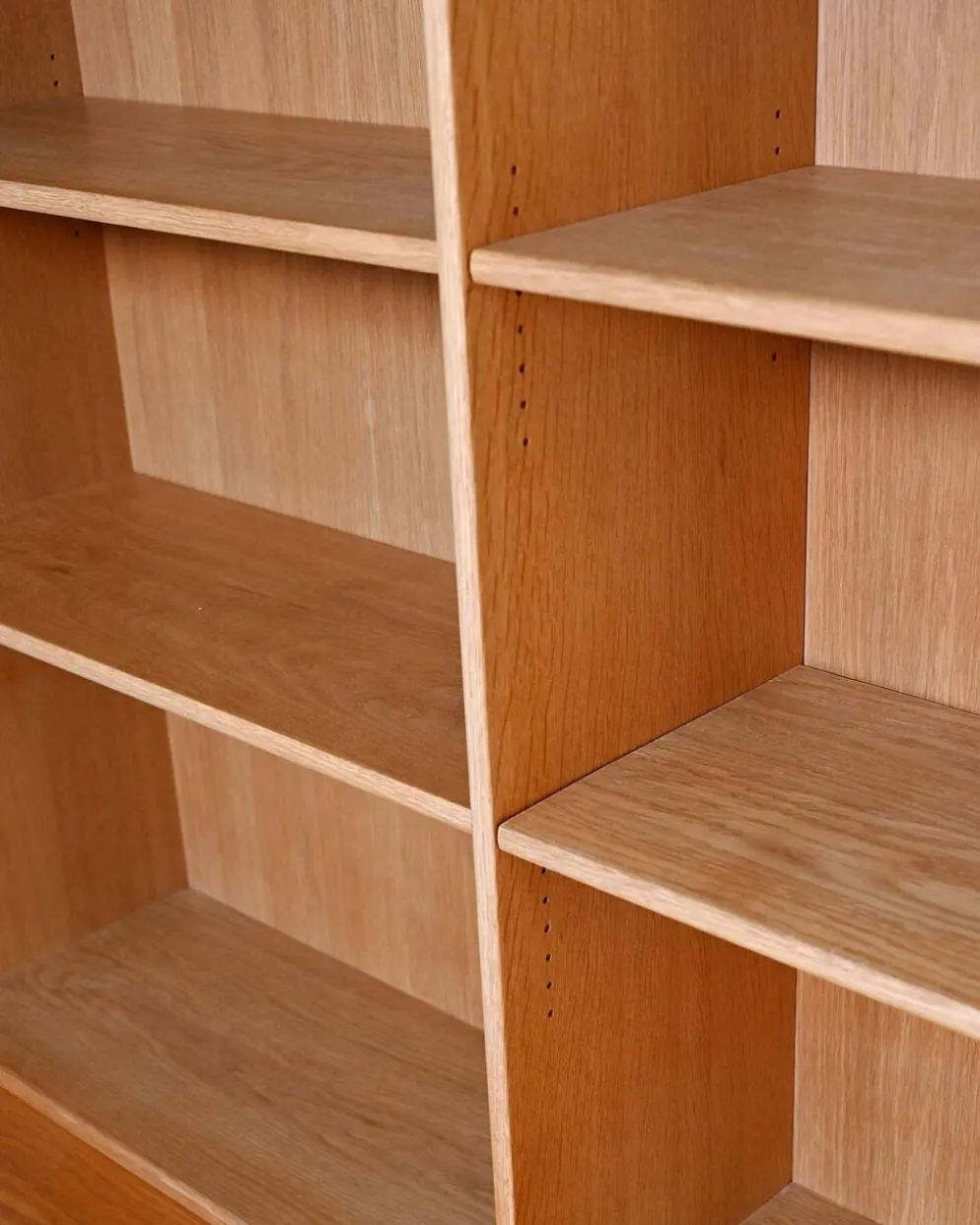 Bibliothèque en chêne scandinave, années 1960