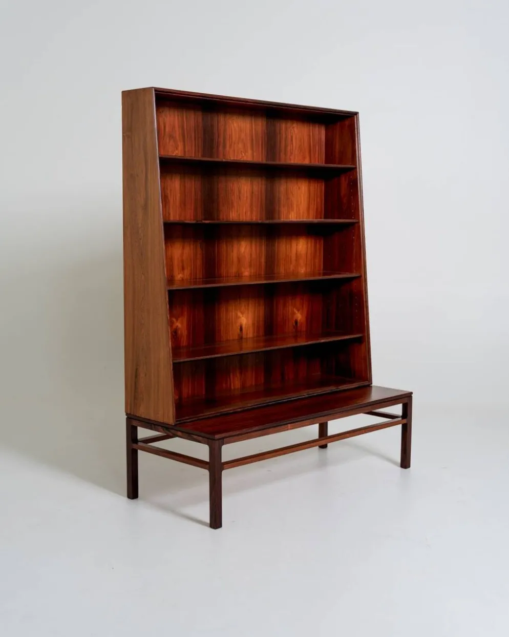 Bibliothèque en palissandre par Johan Hagen pour I. Christiansen, Danemark, années 1950.