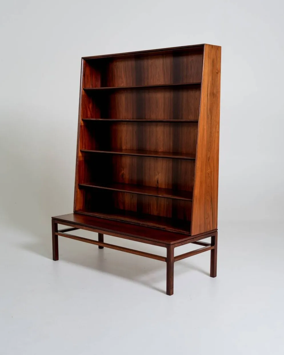 Bibliothèque en palissandre par Johan Hagen pour I. Christiansen, Danemark, années 1950.