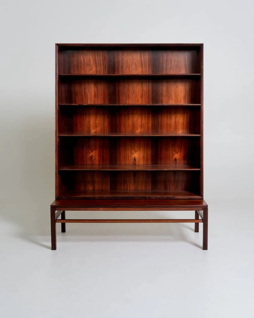 Bibliothèque en palissandre par Johan Hagen pour I. Christiansen, Danemark, années 1950.