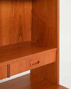 Bibliothèque en teck avec bureau, production scandinave, années 1960.